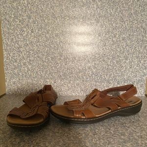 New Clarks tan sandals sz 10